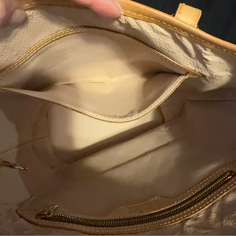 LV Monogram Bucket Bag w/ Tan Accents
Date Code:FL0012. - Picture 9 of 12